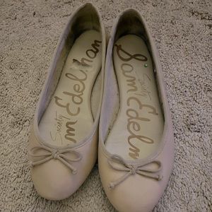 Nude ballet flats. Leather.